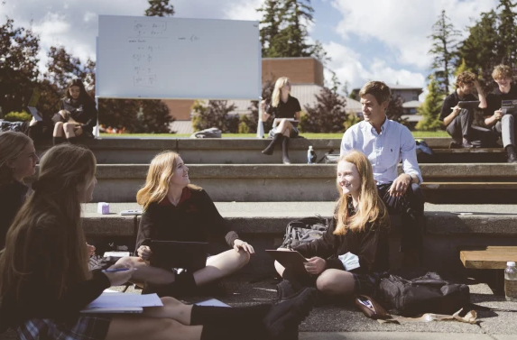 Brentwood College School