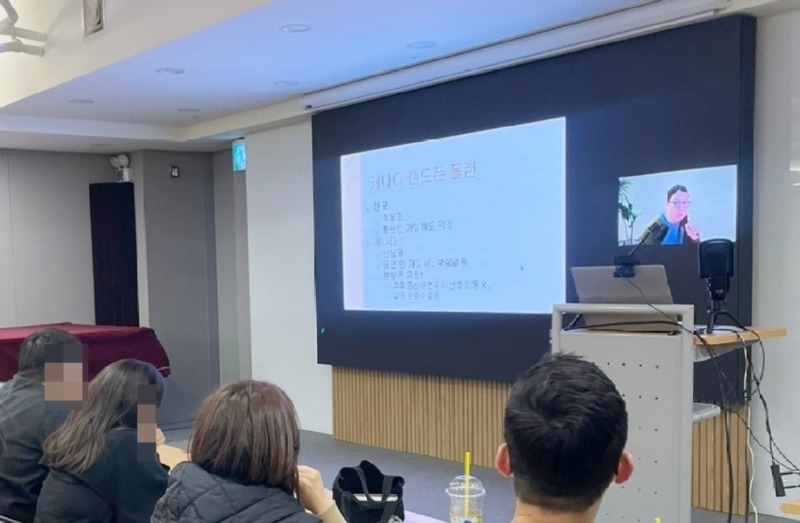 web_휴대폰 2.jpg